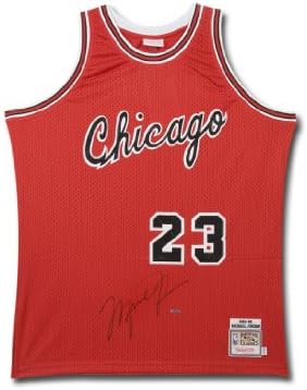 Michael Jordan Dedikált Chicago Bulls Mitchell & Ness (Cirka 1984-85) El/Piros Jersey - Keret Nélküli