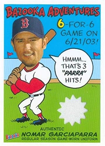 Nomar Garciaparra játékos kopott jersey-i javítás baseball kártya (Boston Red Sox) 2004 Topps Bazooka Kalandok BANG - MLB